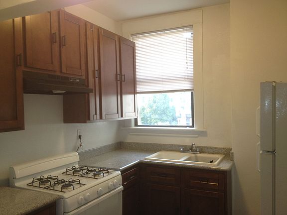 2nd image of 315 25th St APT 16