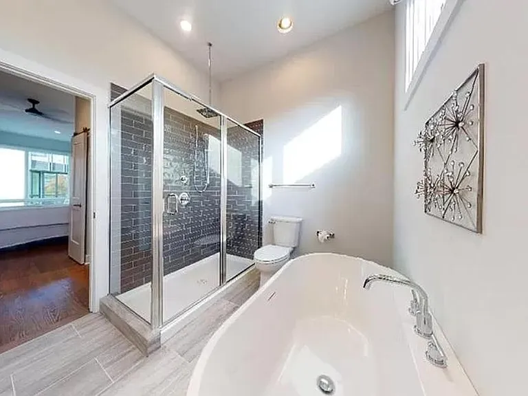 1060 Kenilworth Ave — Photo 11