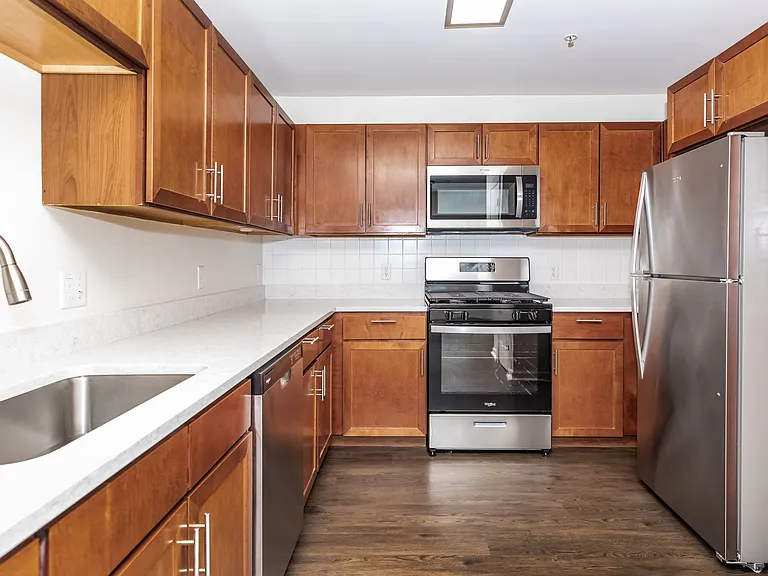 Huntington Townhomes — Photo 10