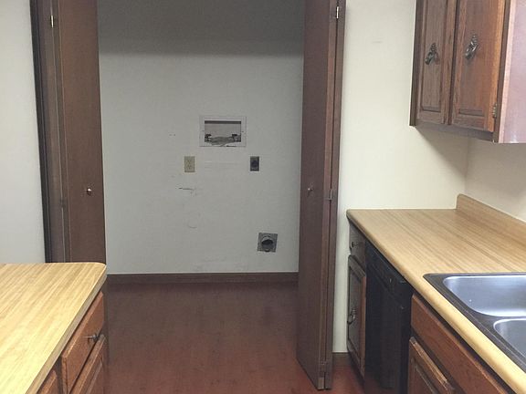 5th image of 120 Tennis Center Dr #B