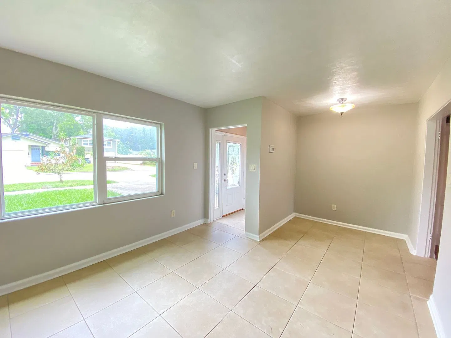 3 bed, 2.0 bath, 1526 sqft, $2,595 — Photo 2