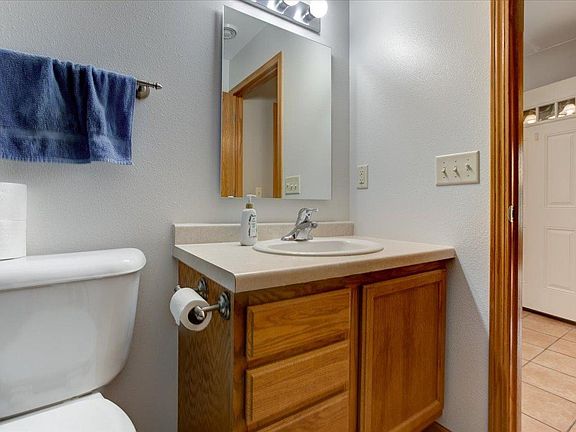 4th image of 1038 Syme Ave #C