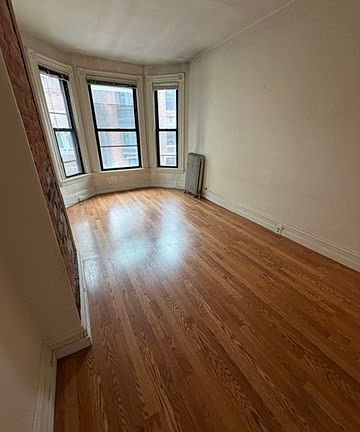 3rd image of 16 Isabella St #2