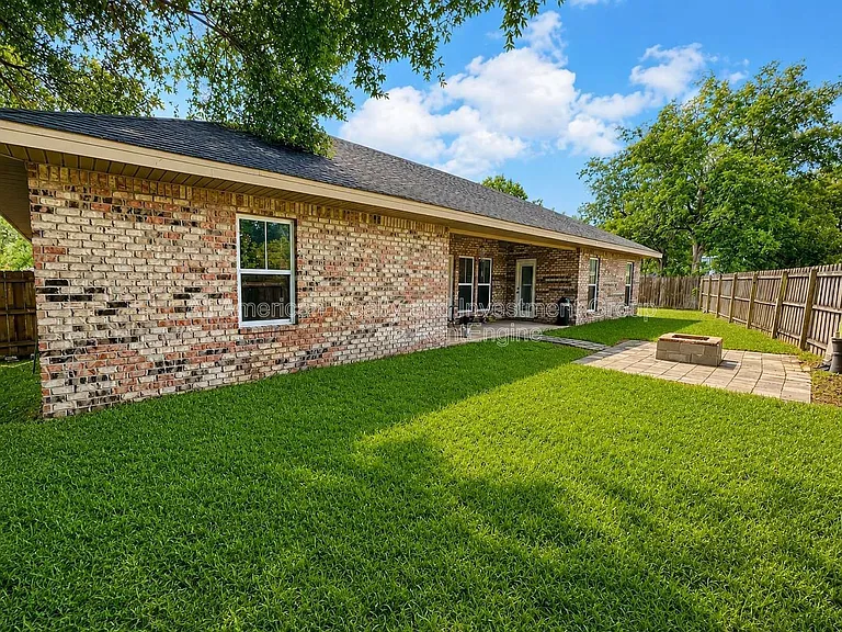 598 Emerald Ln — Photo 34