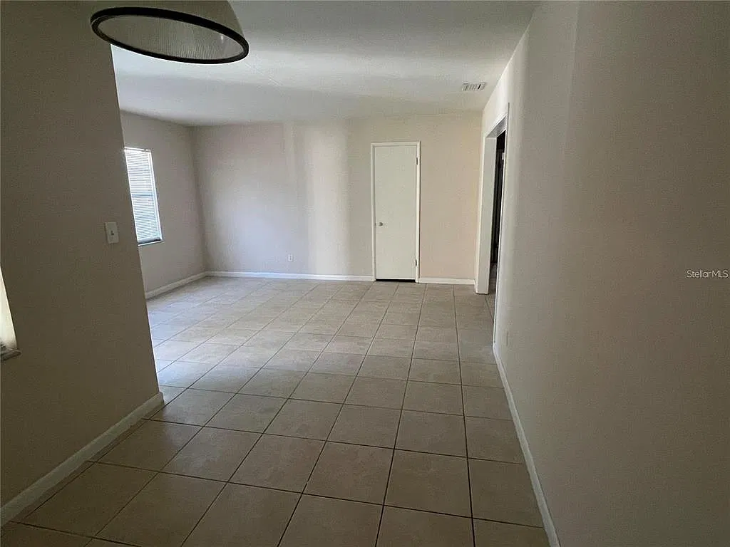 3 bed, 1.0 bath, 1339 sqft, $2,050 — Photo 3