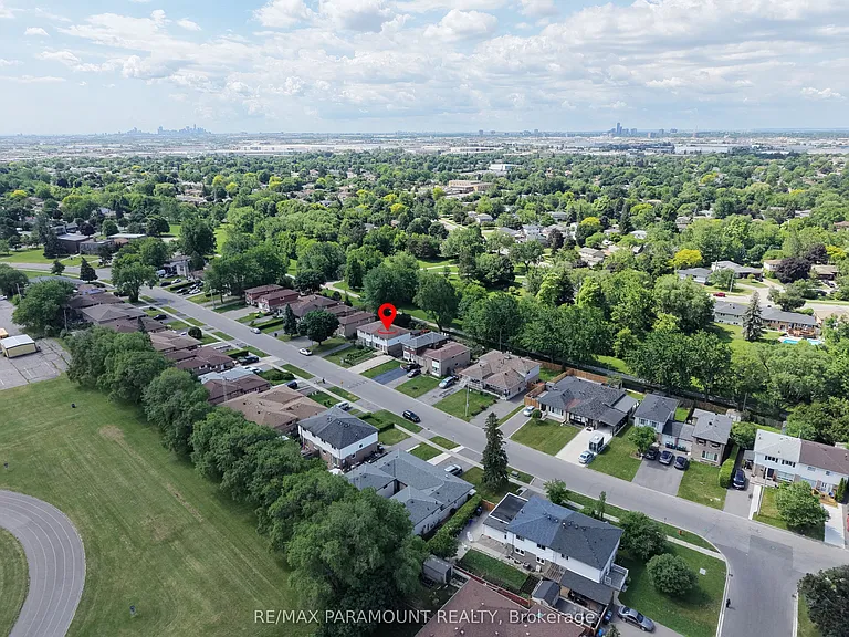 47 Cloverdale Dr — Photo 44