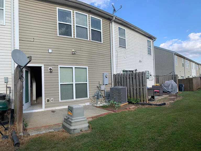 1932 Dilcrest Dr — Photo 18