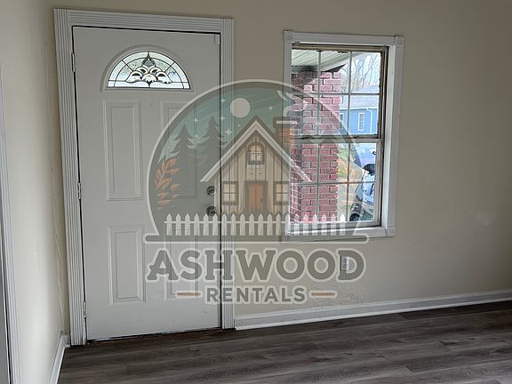 4th image of 1045 Walton Ave