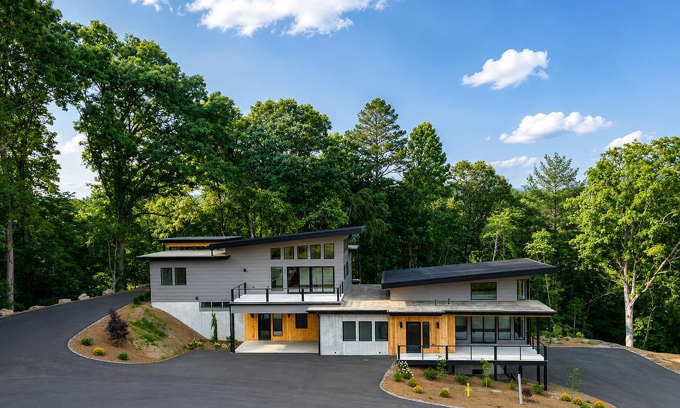 1st image of 203 Mountain Laurel Rdg