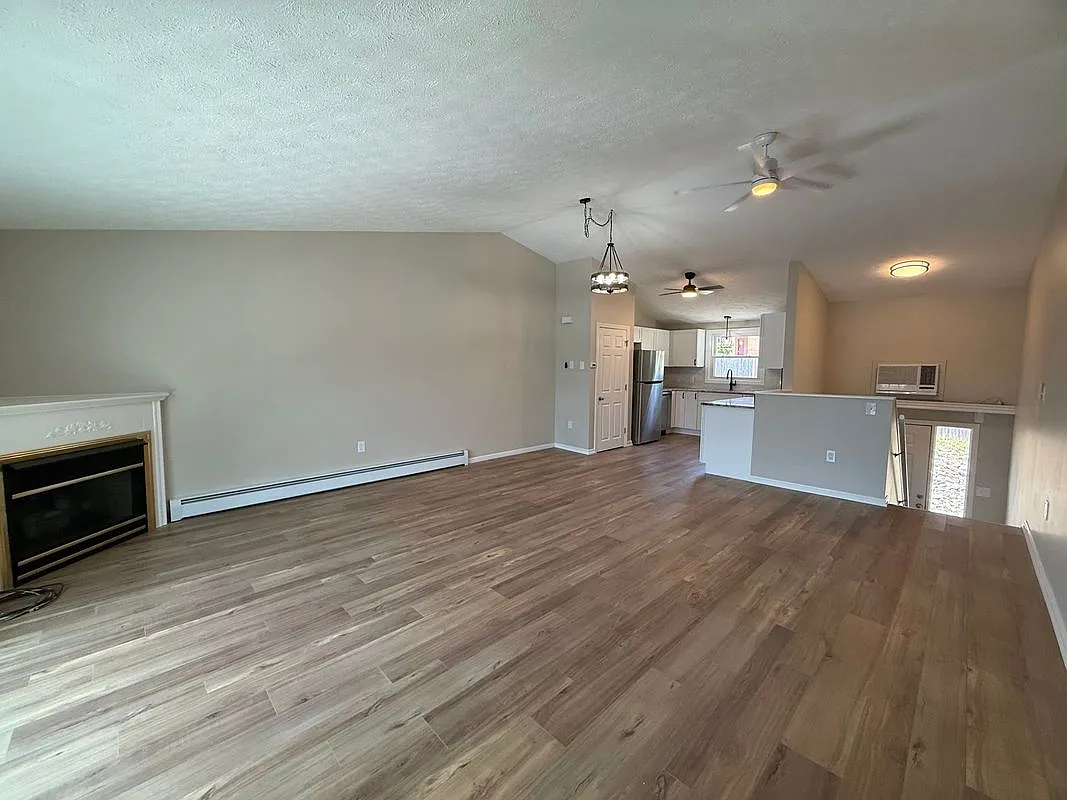 2 bed, 1.0 bath, 1102 sqft, $2,595 — Photo 4