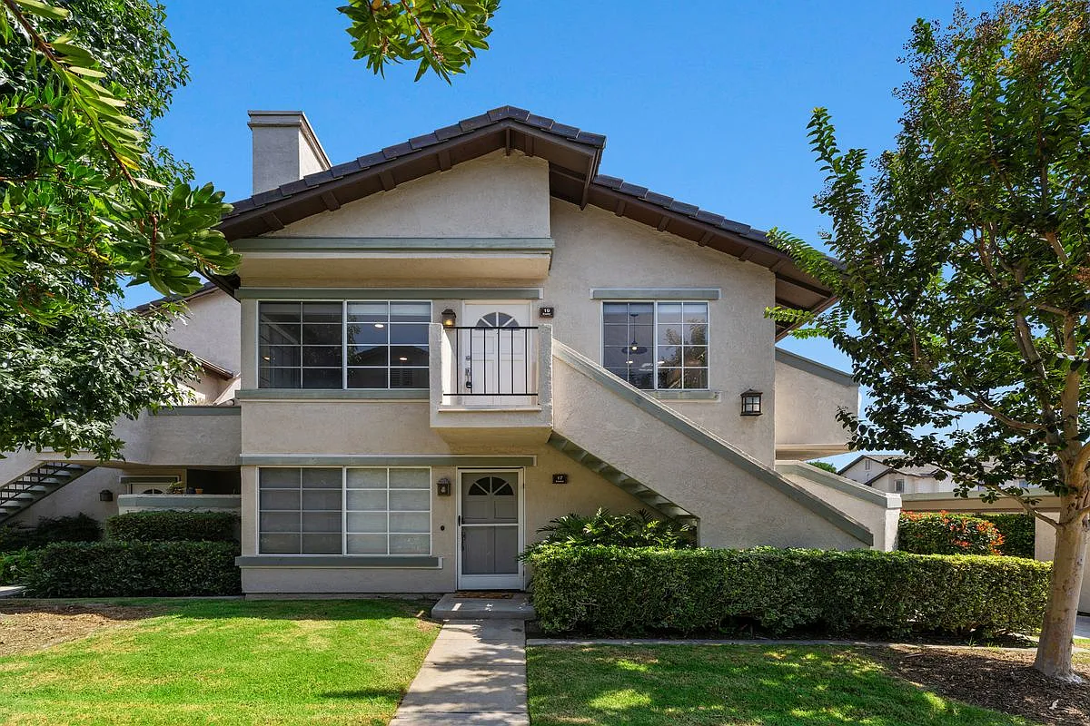 2 bed, 1.0 bath, 917 sqft, $3,350 — Photo 1