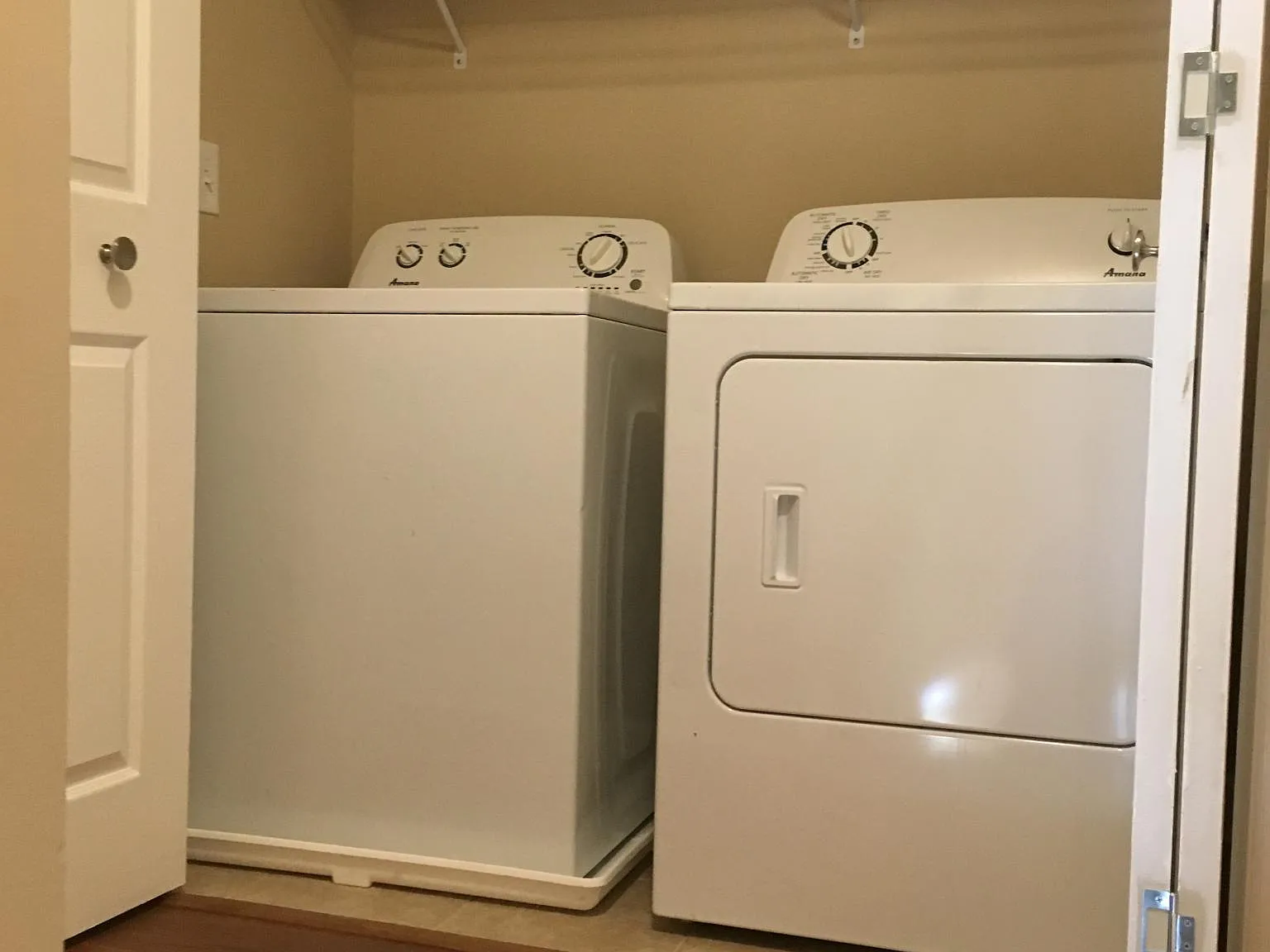 3 bed, 2.5 bath, 1454 sqft, $1,700 — Photo 4