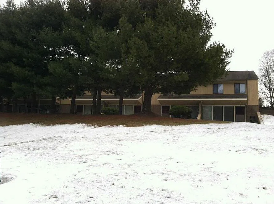 Riverbluff Apartments — Photo 4
