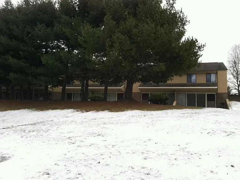 Riverbluff Apartments — Photo 4