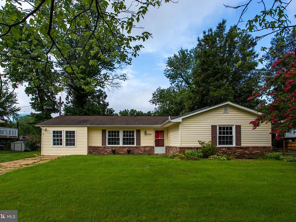 1st image of 909 Fowler Ct