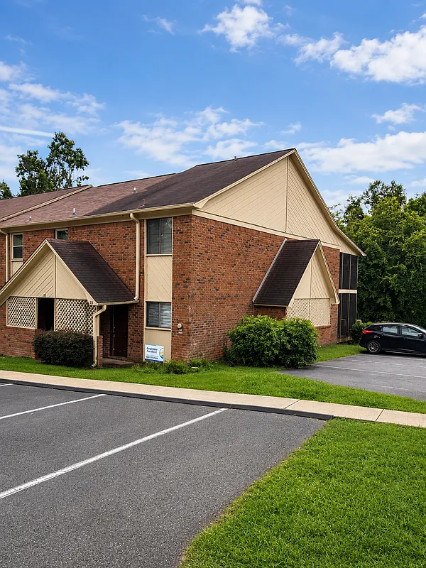 2 bed, 2.5 bath, 1408 sqft, $1,650 — Photo 3