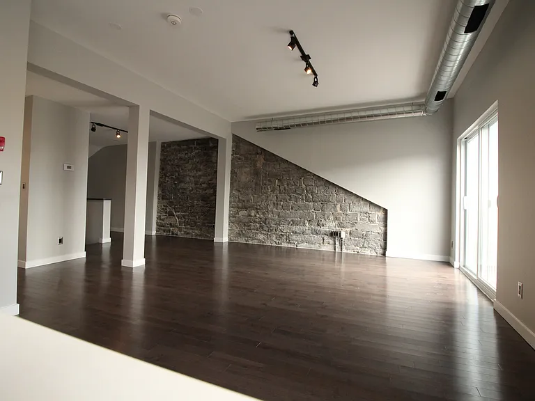 183 Princess St — Photo 15