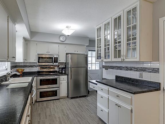 4th image of 15128 Park Ave