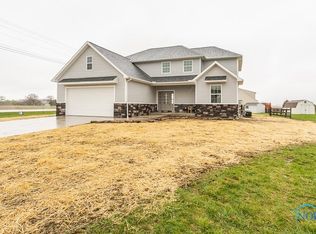 402 Castle Cv, Genoa, OH 43430