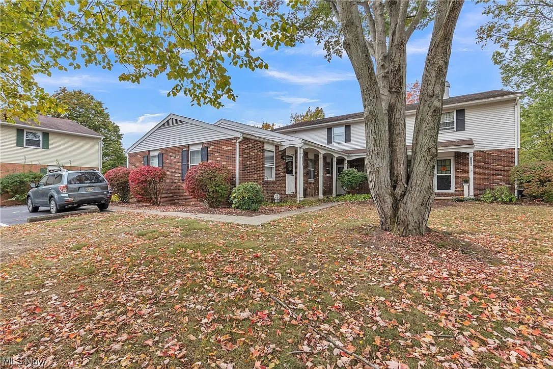 1370 Athena Dr photo 1