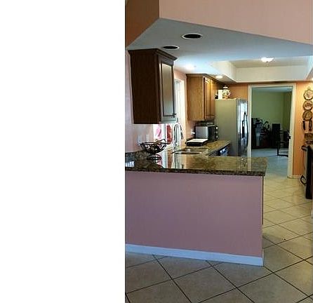 3rd image of 629 SE 10th Pl