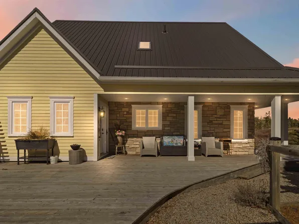 9 Crescent Point Ln W, Lunenburg, NS B0R 1C0