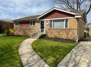 110 Audrey Ln, Mount Prospect, IL 60056