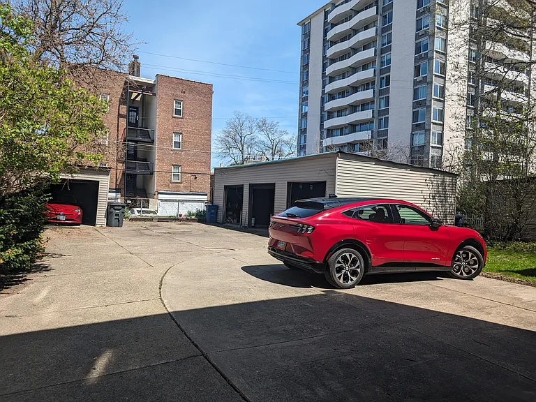 Middle garage for Apt. #4