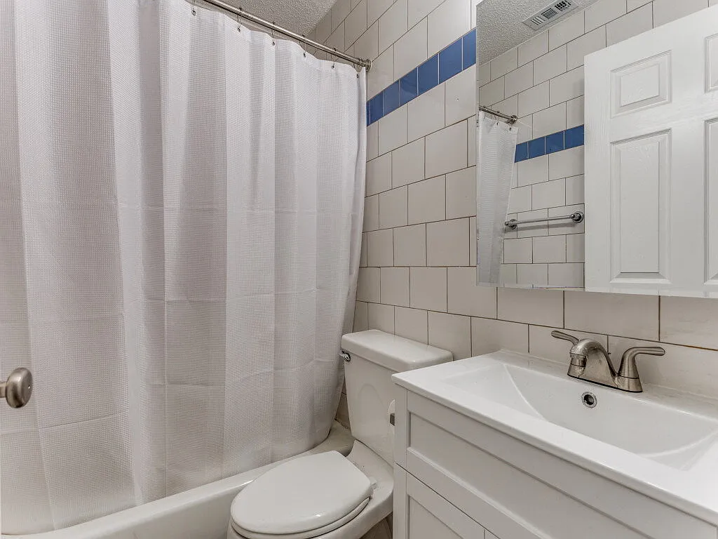 2 bed, 1.0 bath, 1058 sqft, $1,650 — Photo 2