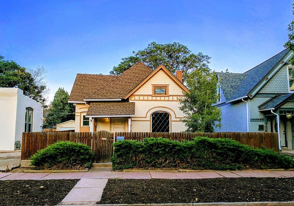 Large landscaped lot; close to downtown