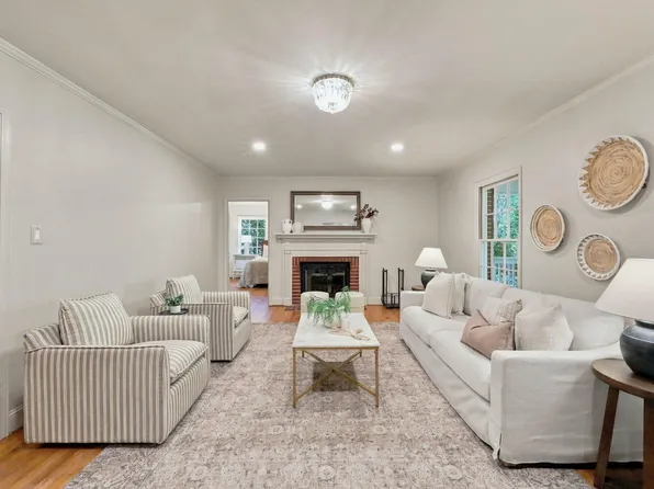 203 N Estes Dr, Chapel Hill, NC 27514