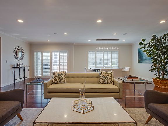 2nd image of 1828 Holmby Ave APT 304