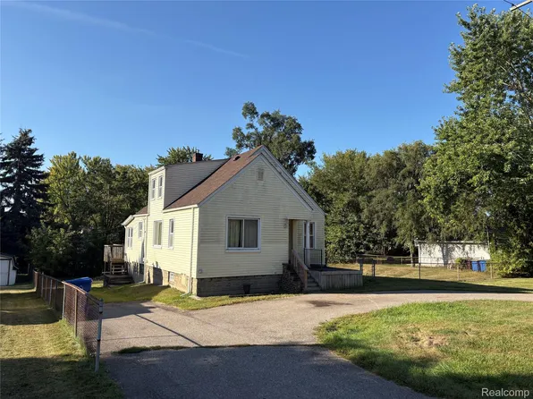 6215 Williams Lake Rd, Waterford, MI 48329
