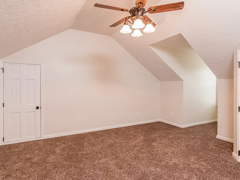 1907 Stoney Meadow Dr — Photo 10