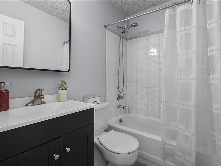 3220 Fairfield Ave #4D — Photo 9