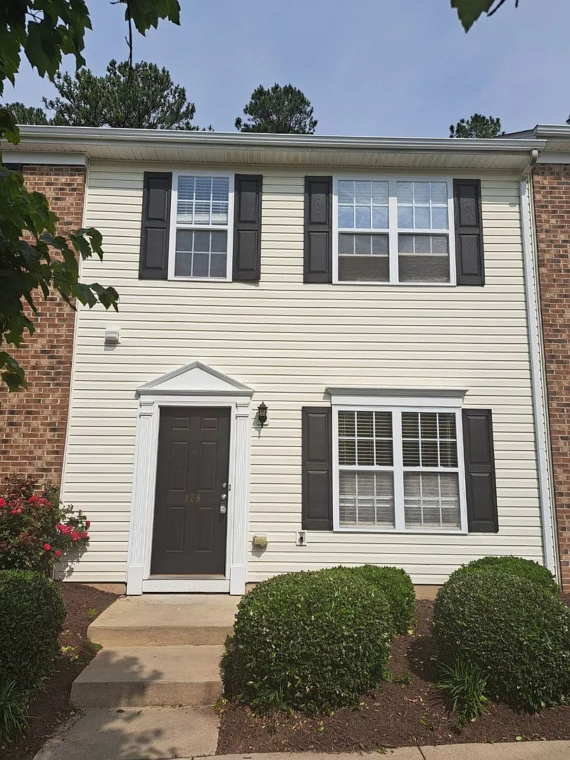 Beautiful Townhome — Photo 1