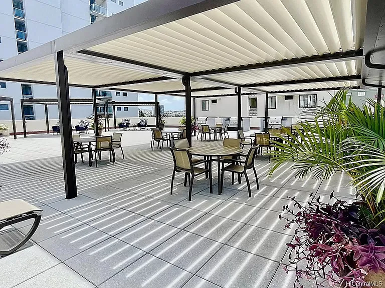 2211 Ala Wai Blvd — Photo 16