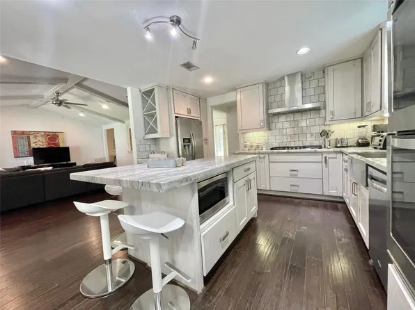 5638 Grape St, Houston, TX 77096