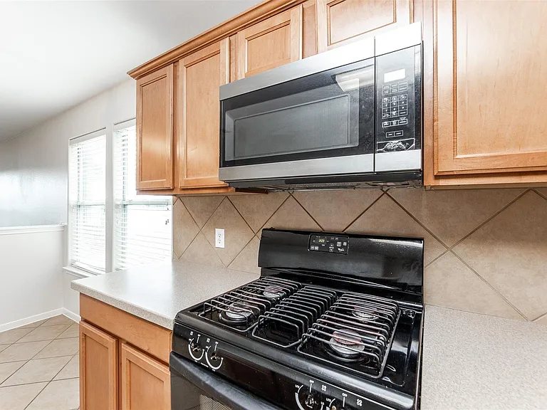 24515 Cornell Park Ln — Photo 10