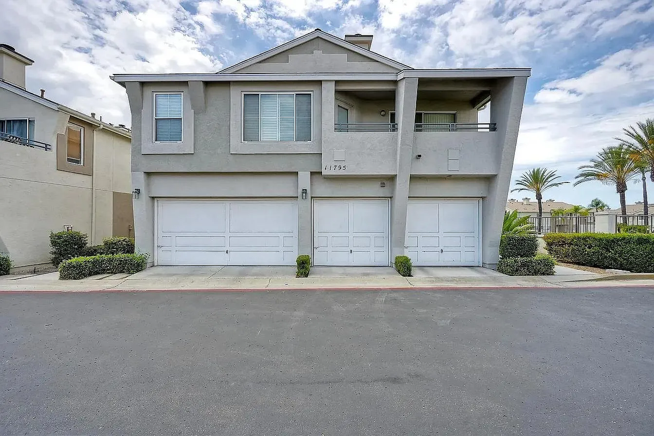 2 bed, 2.5 bath, 1116 sqft, $3,300 — Photo 1