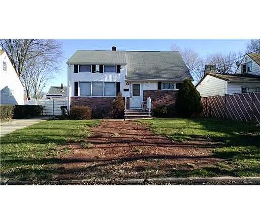 238 Wood Ave photo 1