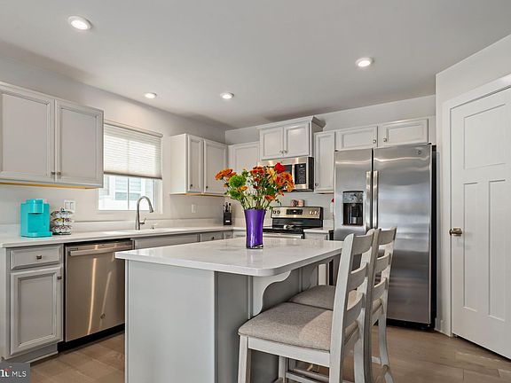 2nd image of 7605 Loughton Ln