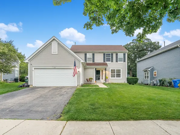 525 Arlington Ln, South Elgin, IL 60177
