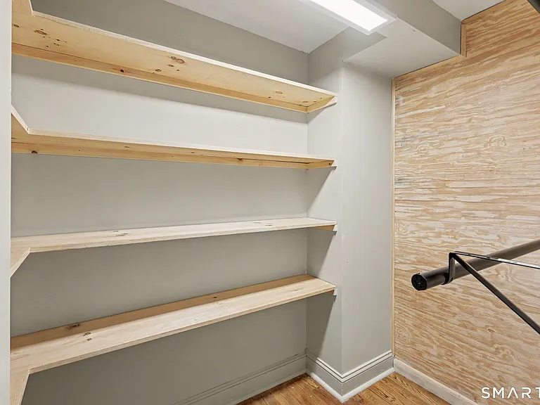 142 N Taylor Ave — Photo 18
