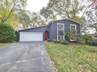 4174 Oak Crest Dr, Vadnais Heights, MN 55127