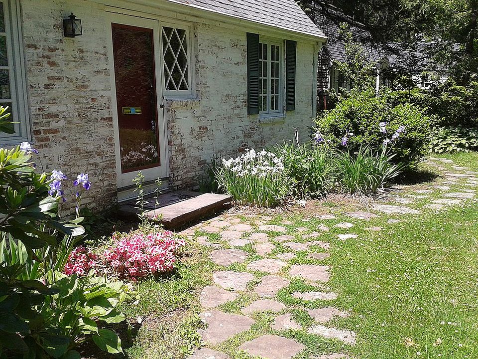 Charming cottage-like front