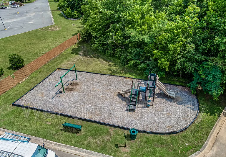 31 Sandstone Dr — Photo 15