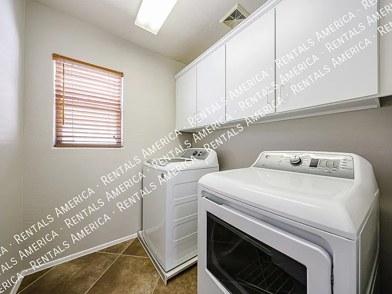 3751 W Desert Creek Ln — Photo 4