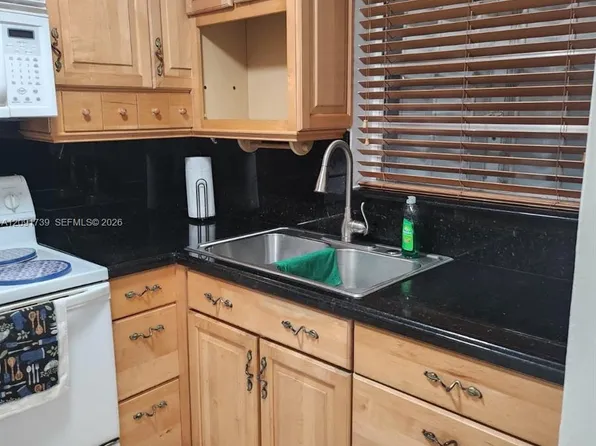 1725 W 60th St APT F202, Hialeah, FL 33012