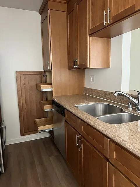 2 bed, 700 sqft, $2,475 — Photo 3